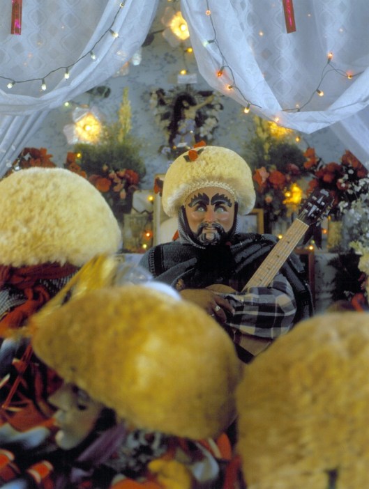 The Patrón Guadalupe Rubisel Gomez Nigenda addressing the Parachicos in a place of worship, Chiapa de Corzo, Mexico / © 2009 Coordinación Ejecutiva para la conmemoración del Bicentenario de la Independencia Nacional y del Centenario de la Revolución Mexicana del Estado de Chiapas @ UNESCO Archive