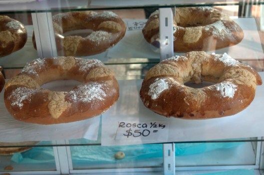 Home-made Rosca de Reyes in a glass display case by the entrance of a house on the Calle de Porfirio Diáz, Oaxaca, Mexico / Andreja Brulc
